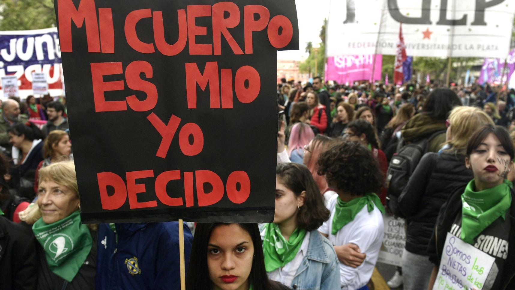 Arjantin'de Kürtajı Suç Olmaktan Çıkaran Yasa İmzalandı! 