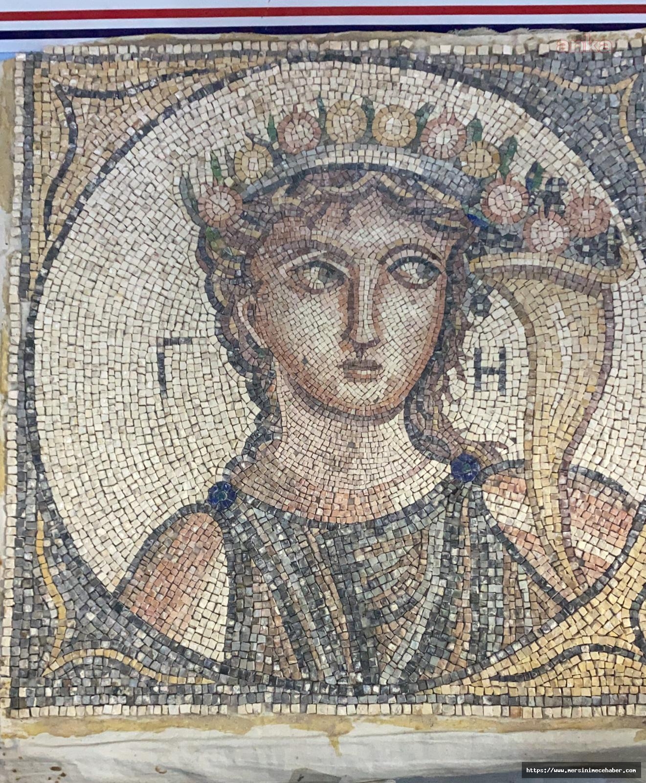 2 Bin Yıllık Roma Mozaiği Jandarma Ekiplerince Ele Geçirildi 