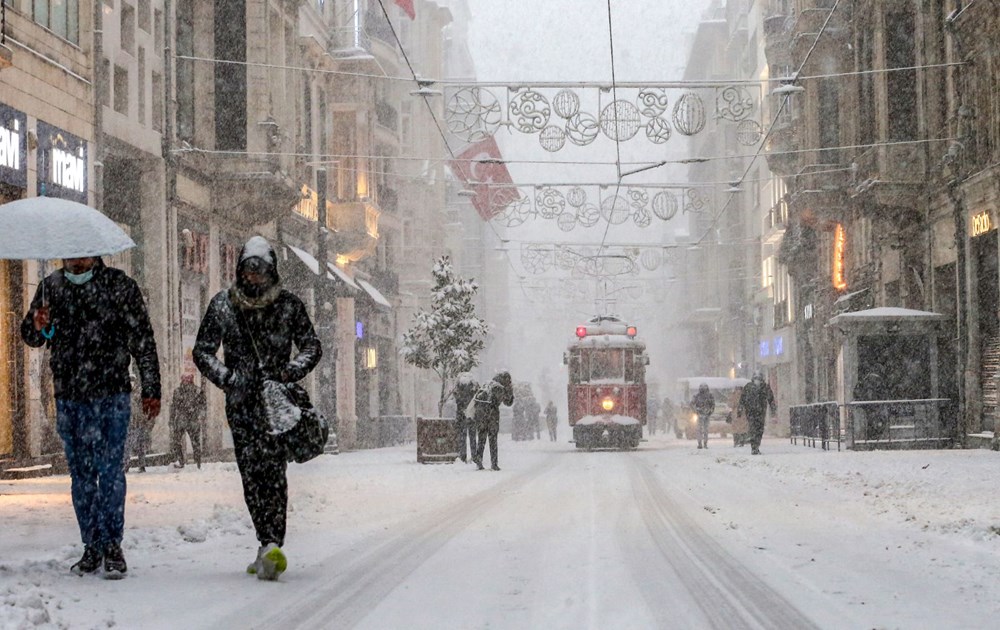 İstanbul’da Kar Yağışı Etkisini Sürdürüyor!