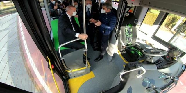 Cumhurbaşkanı Erdoğan İlk Sürücüsüz Elektrikli Otobüsü Test Etti!