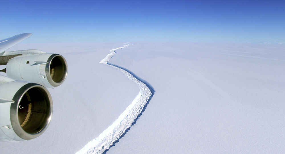 Antartika’da Devasa Buz Kütlesi Buz Sahanlığından Ayrıldı!