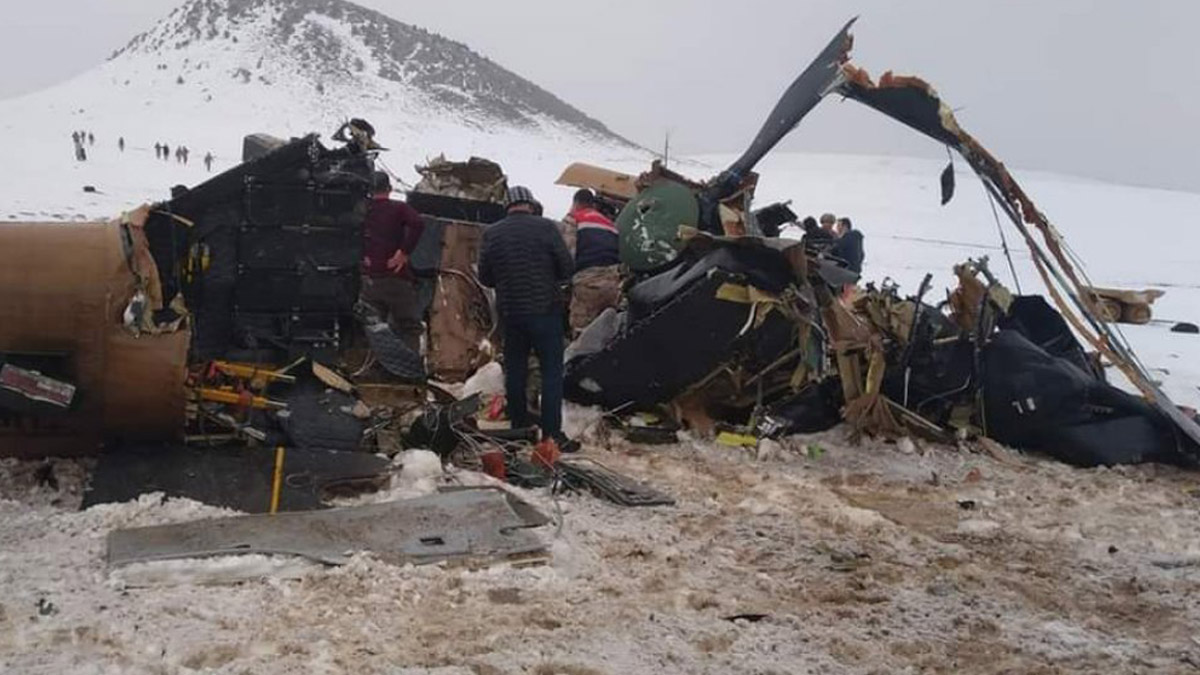 Helikopter Düşmesi Nedeniyle Şehit Olan 11 Asker İçin Tören Düzenlendi 