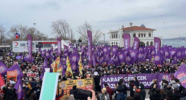 Kadınlar İstanbul Sözleşmesi Kararına Karşı Sokakta!