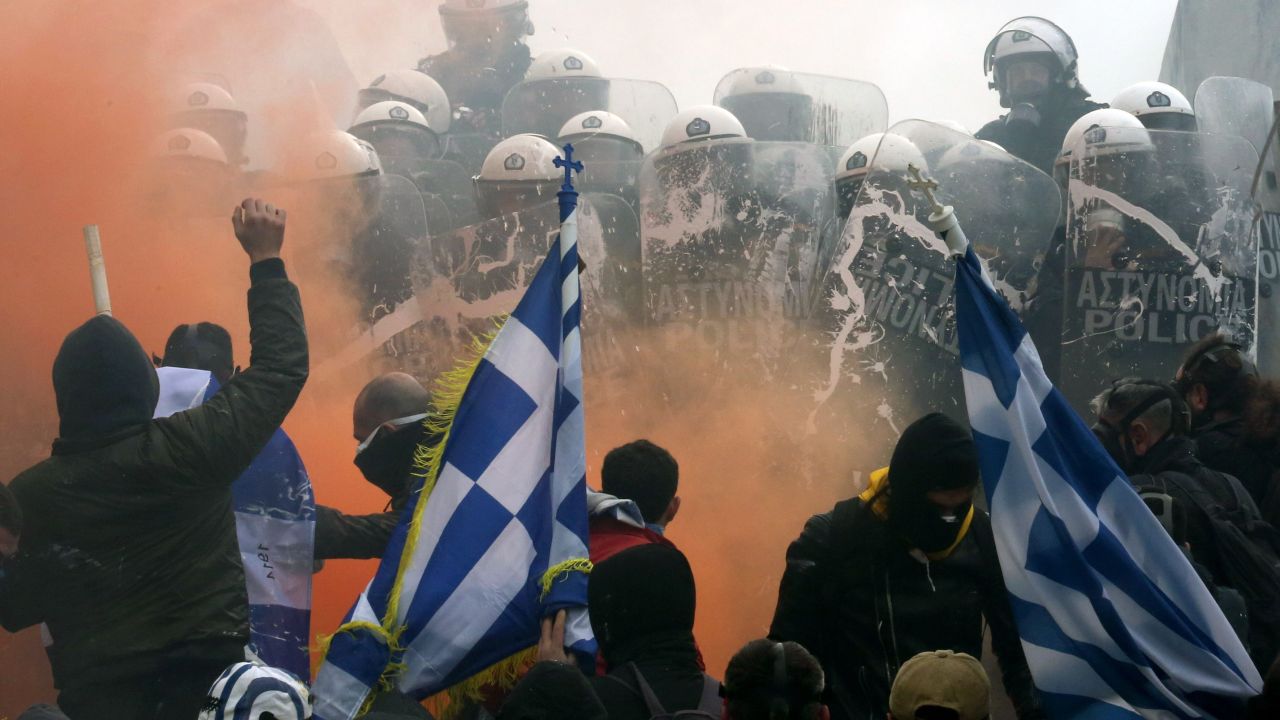 Yunanistan Sokakları Savaş Alanına Döndü