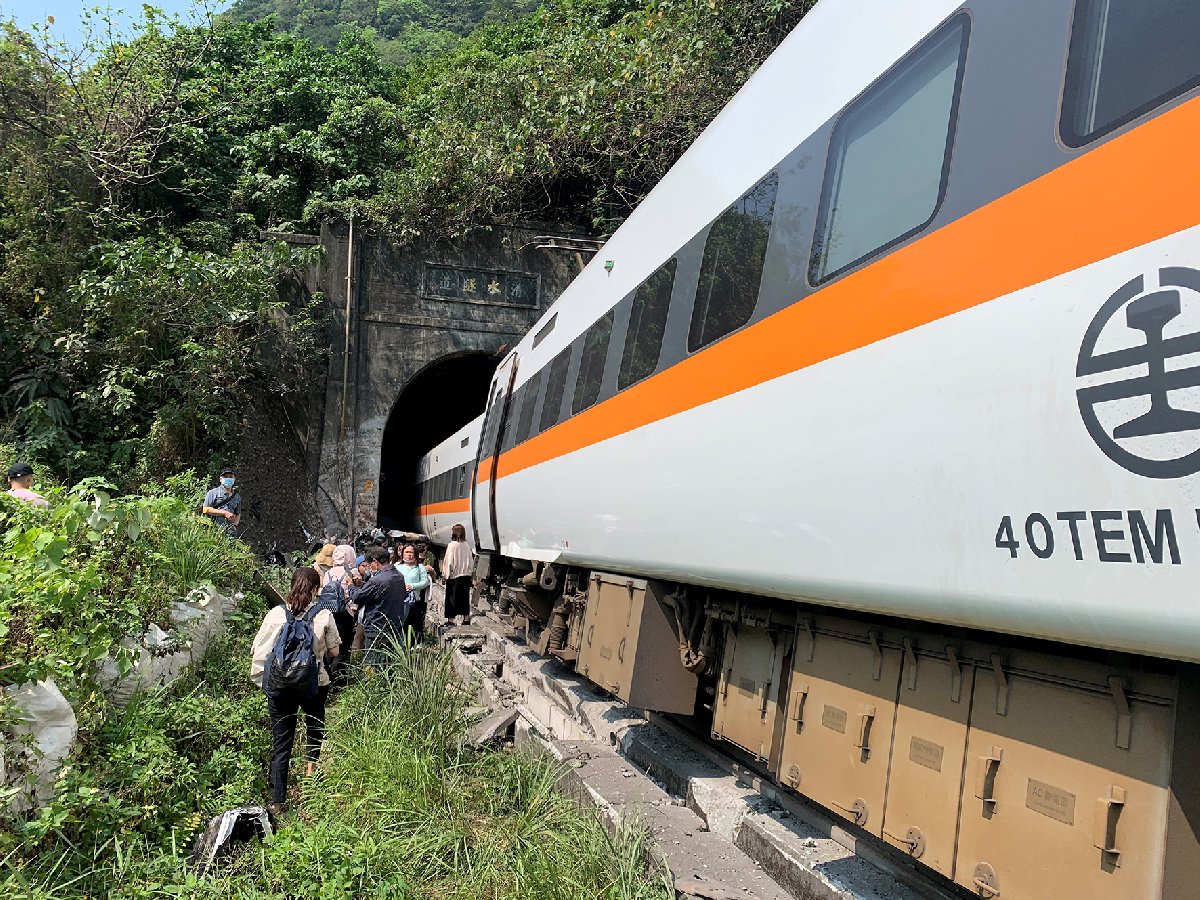 Trenin Raydan Çıkmasıyla Yaşanan Kazada 36 Kişi Öldü!