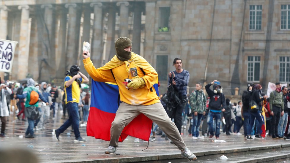 Kolombiya’da Protestolar Sürüyor: 17 Ölü 800 Yaralı