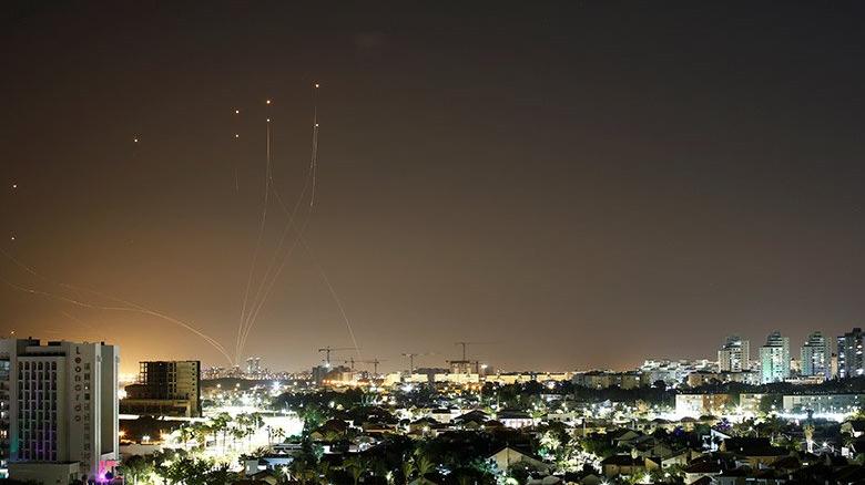 Hamas, Tel Aviv’e 130 Roketle Saldırdı