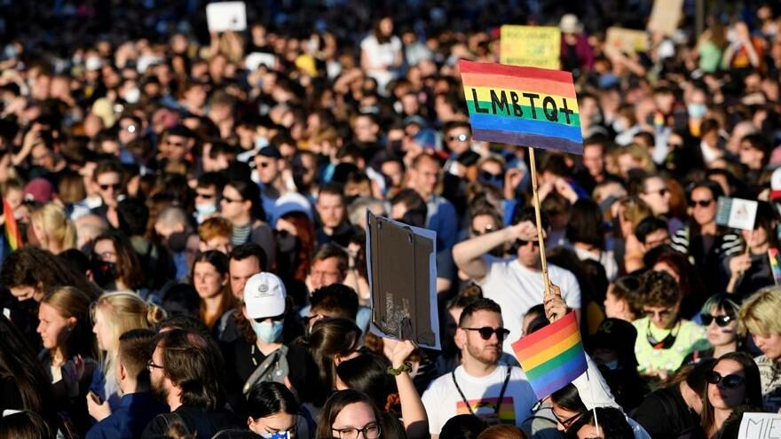 Macaristan’da LGBT Karşıtı Yasa Tasarısı Kabul Edildi