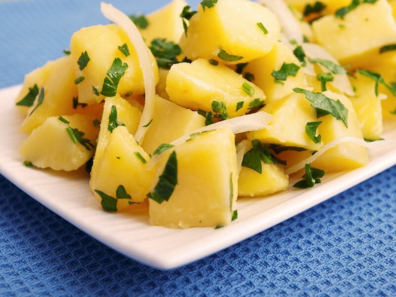 Pikniklerin Vazgeçilmezi Patates Salatası Nasıl Yapılır?