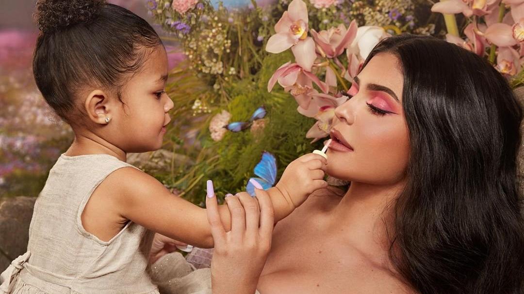 Kylie Jenner, Kızı Stormi Adına Bebek Bakım Markası Kurdu!