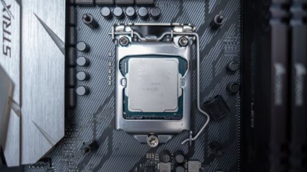 Intel’in Yeni Nesil “LGA-18xx” Soketlerinin Görüntüleri Paylaşıldı