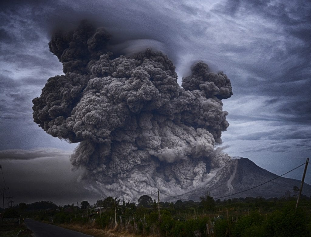 Filipinler'de Volkan Patlaması: Taal Yanardağı Endişe Yarattı