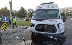 Hasta Taşıyan Ambulans Kaza Yaptı: 1 Ölü 5 Yaralı