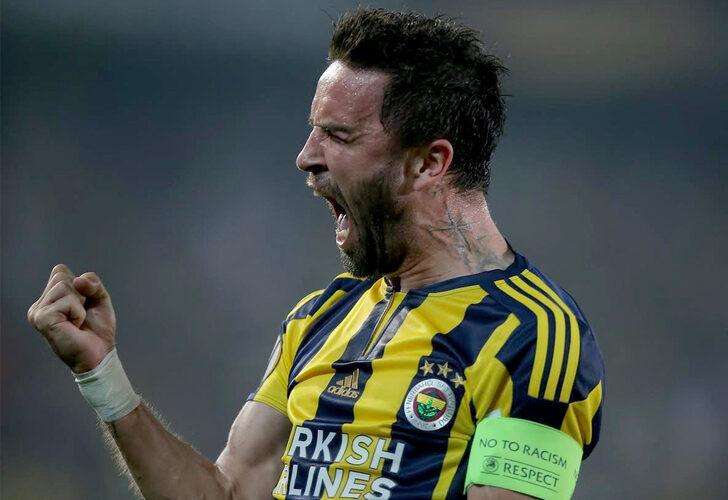 Fenerbahçe Yıldız Futbolcu ile Yollarını Ayırıyor!
