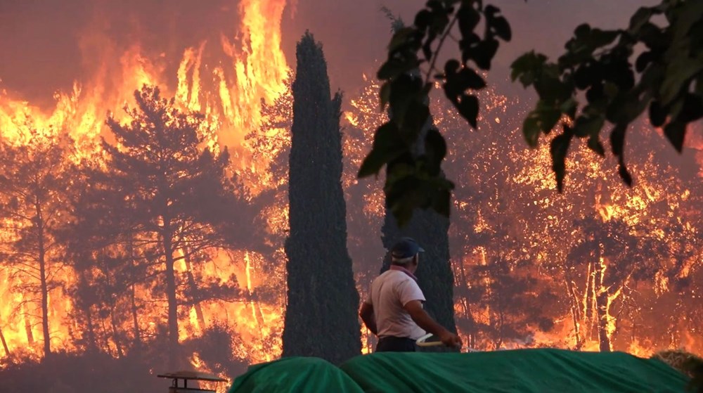 Muhittin Böcek'ten Antalya'da Çıkan Yangınlar Hakkında Açıklama