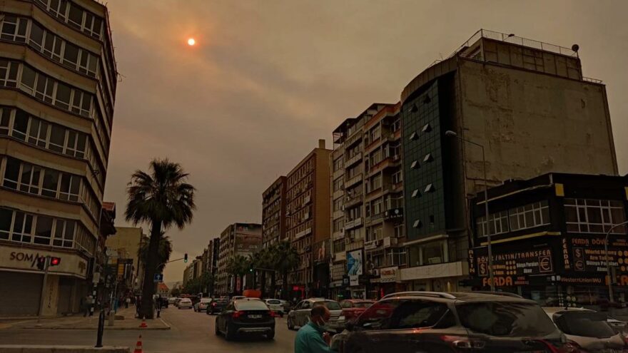 İzmir Sarı Bir Sabaha Uyandı, Görüntü Vatandaşı Korkuttu