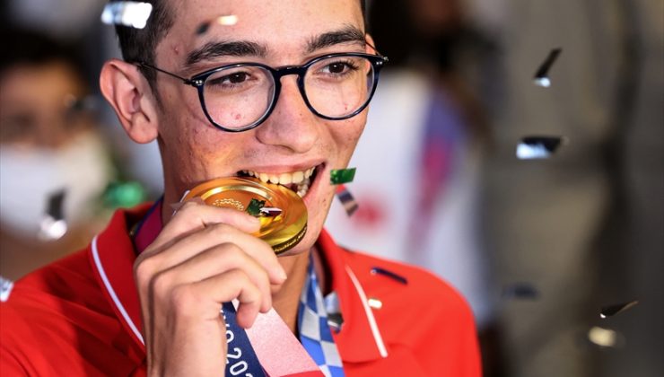 Tokyo Olimpiyat Şampiyonu Mete Gazoz Yurtta Coşkuyla Karşılandı!