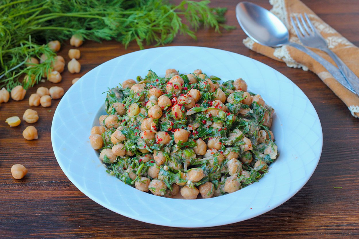 Mutfakta Orta Doğu Esintisi: Tahinli Nohut Salatası Tarifi