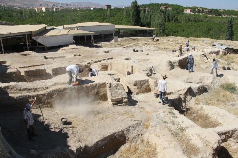 Arslantepe Höyüğü'nde 5 Bin 621 Yıl Öncesine Ait Mühür Keşfedildi