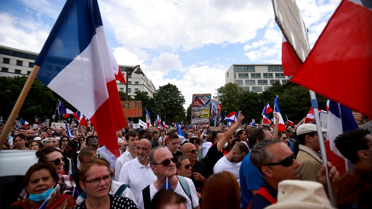 Fransa’da Covid-19 Protestoları Devam Ediyor