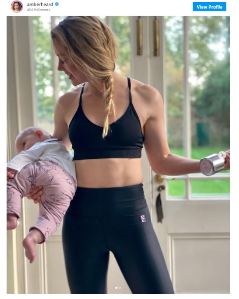 Güzel Oyuncu Amber Heard Hem Bebeğine Baktı Hem Spor Yaptı