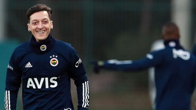 Mesut Özil ile İlgili Flaş Gelişmeler: 2 Yeni Talip Var!