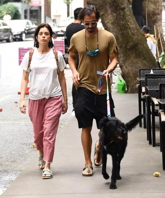 Özge Özpirinçci ve Burak Yamantürk Sade Bir Törenle Evlendi