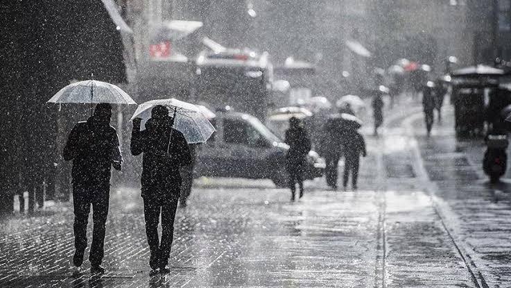 Hava Durumu: İstanbul’da Sağanak Yağış Etkili Oldu