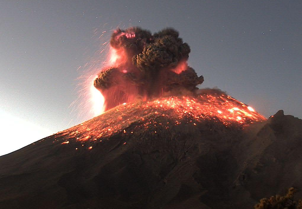 Popocatepetl Yanardağı’nda son 24 saatte 6 patlama!