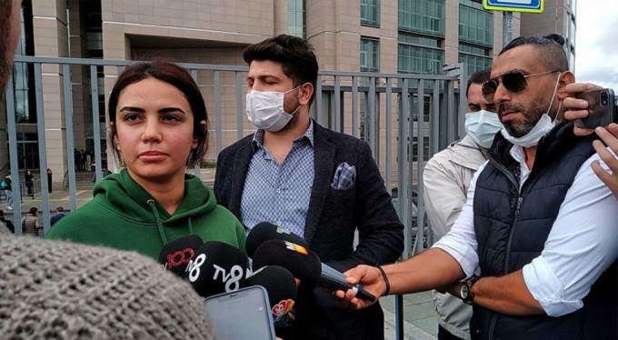 Ece Ronay Mehmet Ali Erbil Hakkında Suç Duyurusunda Bulundu