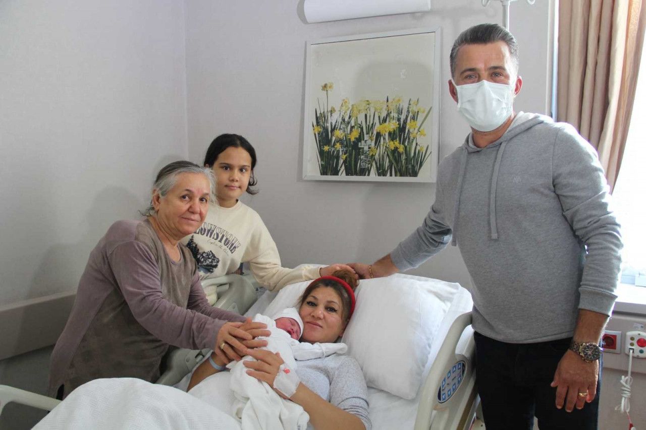 Polis Memurları, Hamile Kadını Hastaneye Yetiştirdi