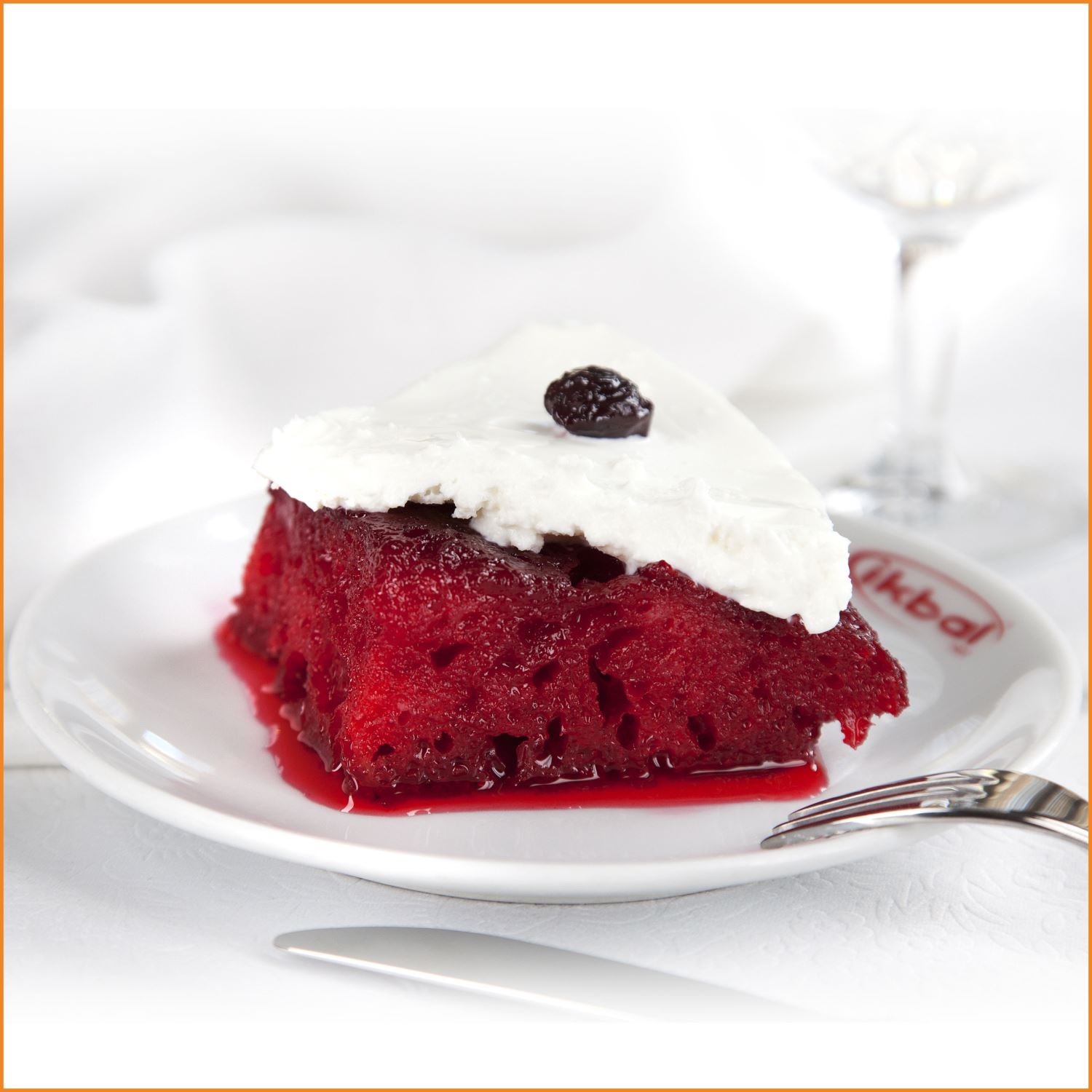 Rengiyle Göz Dolduran Vişneli Ekmek Kadayıfı Tarifi