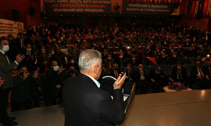 Erdoğan ‘Dik Dur Eğilme’ Sloganlarını ‘Dimdik Ayaktayız’ Sözleriyle Yanıtladı