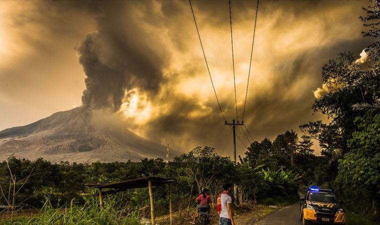 Endonezya'daki Semeru Yanardağı’nda Patlama!