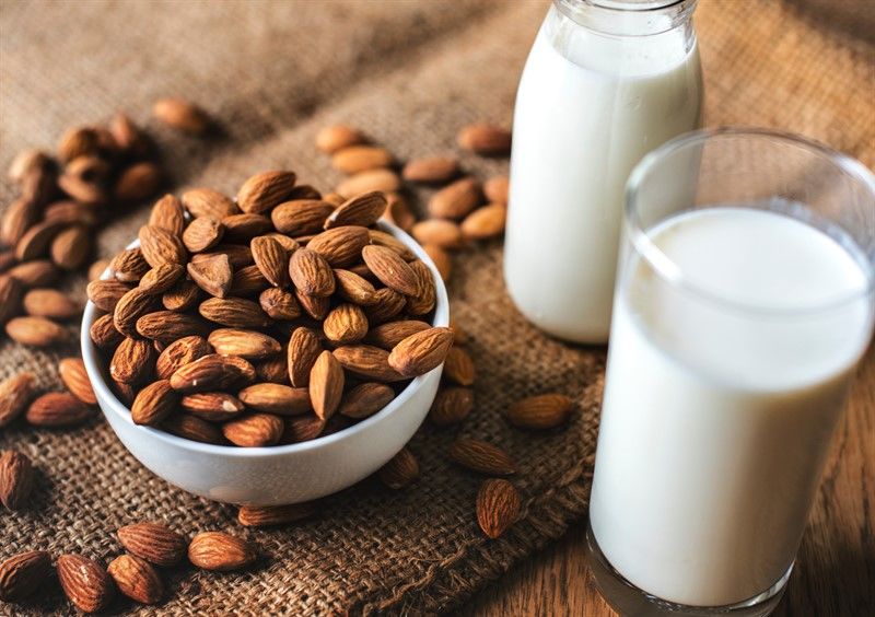 Veganlara Müjde: Badem Sütü Tarifi