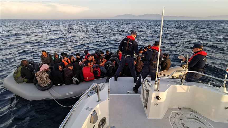 İzmir’de Düzensiz 47 Göçmen Ölümden Kurtarıldı