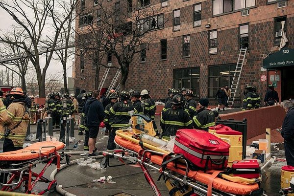 New York’ta Yaşanan Yangın Felaketinde 19 Kişi Hayatını Kaybetti