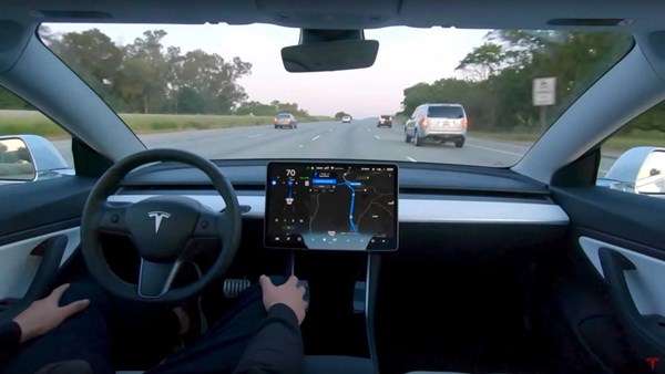 İki Kişinin Öldüğü Kazada Tesla Sürücüsünün Autopilot Kullandığı Öğrenildi