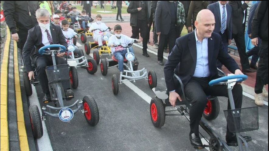 İçişleri Bakanı Süleyman Soylu Trafik Eğitim Aracı Kullandı
