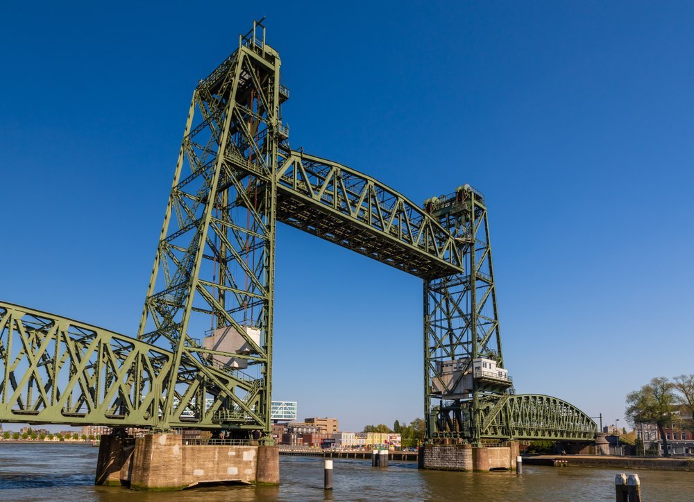 İş Adamı Jeff Bezos’un Yatı İçin Tarihi Hollanda Köprüsü Kaldırılıyor