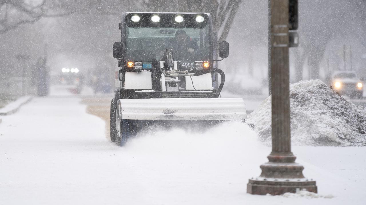 Kar Fırtınası Nedeniyle 100 Bin Kişi Elektriksiz Kaldı