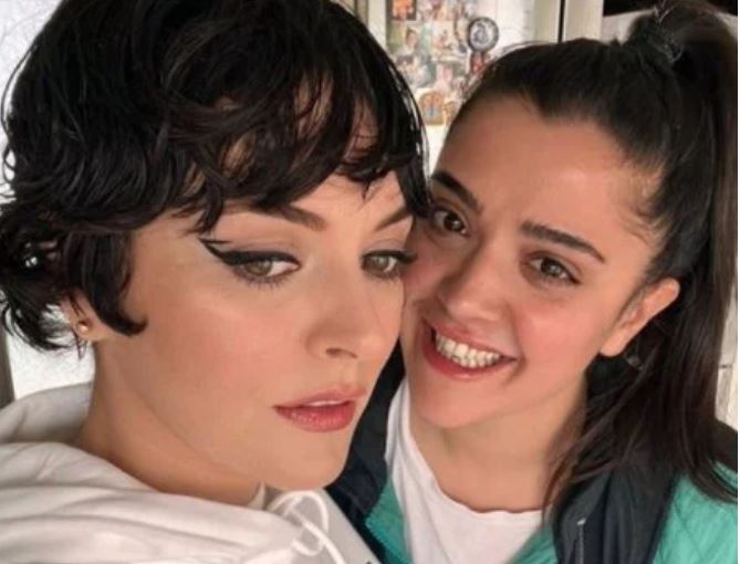 Ezgi Mola Tam 25 Yılın Ardından Kısacık Saçlarıyla Göz Kamaştırdı