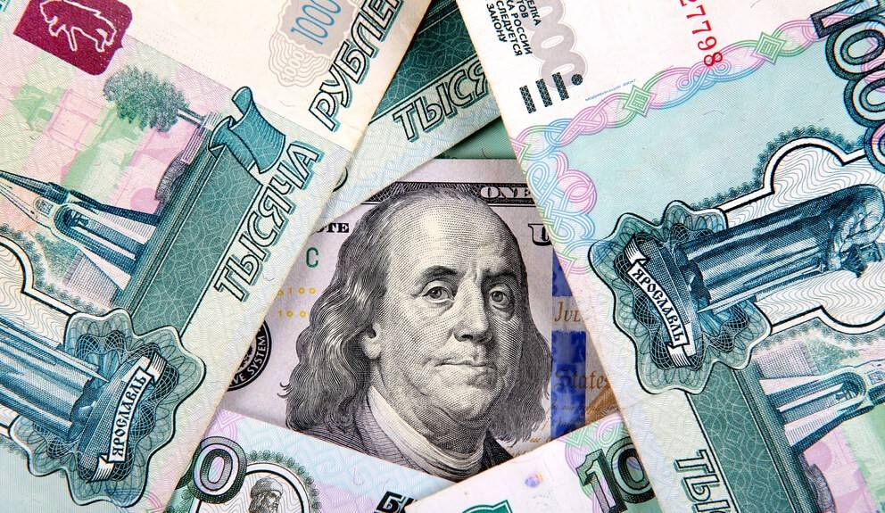 Rus Rublesi Yüzde 60 Değer Kaybetti Döviz Satışı Yasaklandı