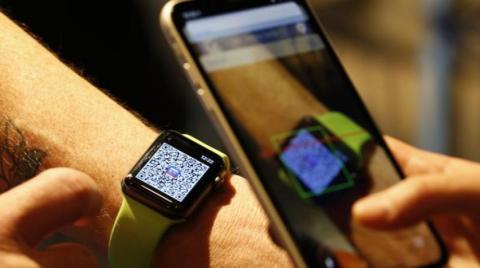 Kız Arkadaşını Takip Etmek İsteyen Adam Arabasının Tekerine Apple Watch Bağladı