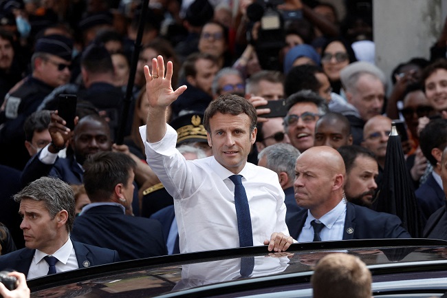 Fransa Cumhurbaşkanı Macron’a Domates Atıldı