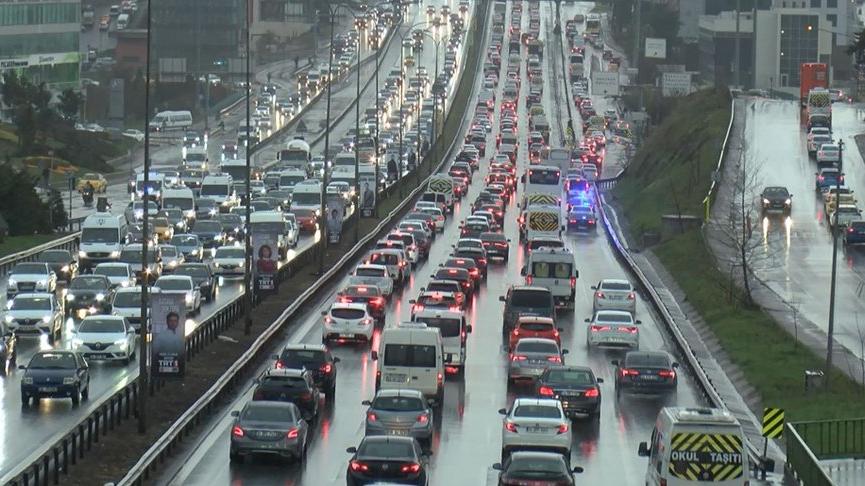 İstanbul Trafik Yoğunluğu Yüzde 80 Seviyesine Ulaştı