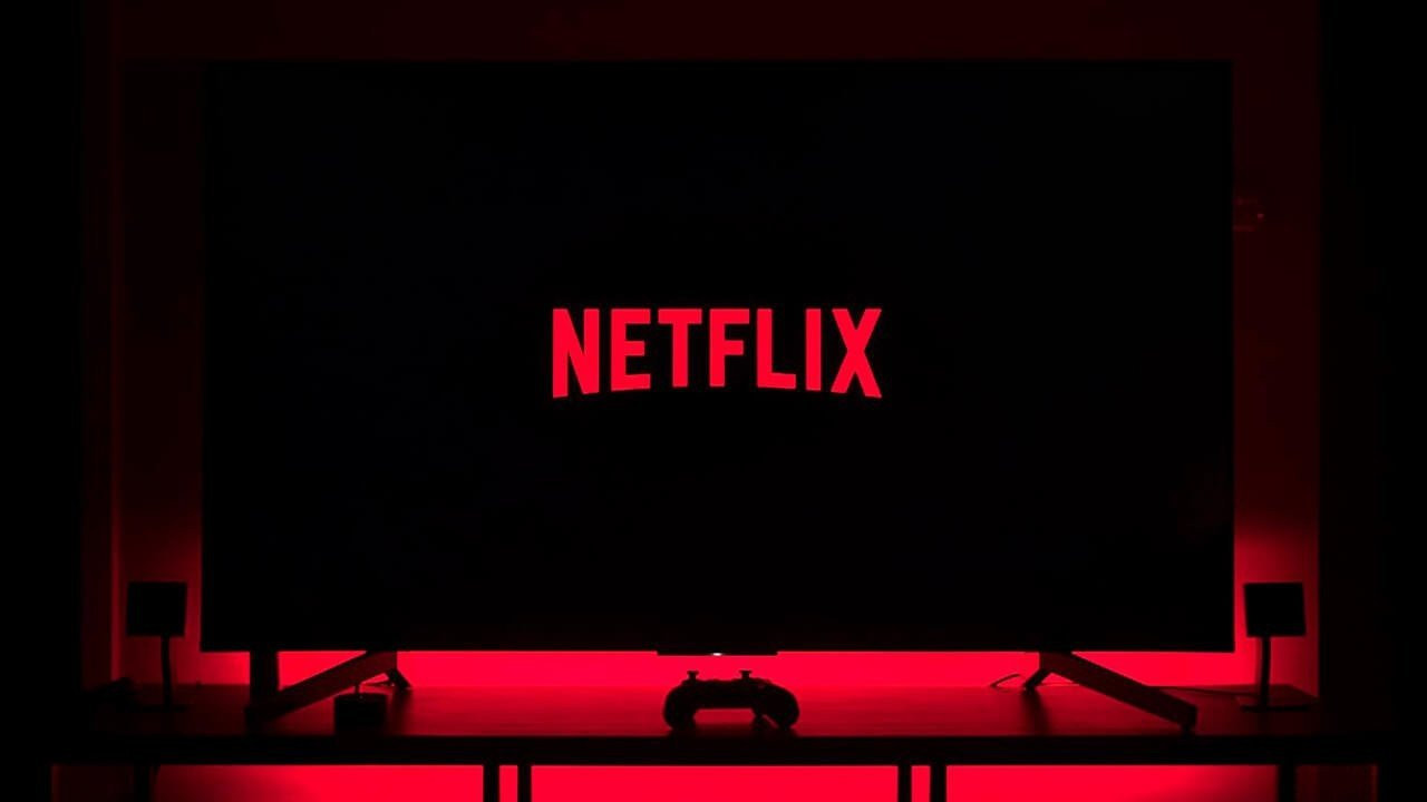 Netflix Darbe Üzerine Darbe Alıyor