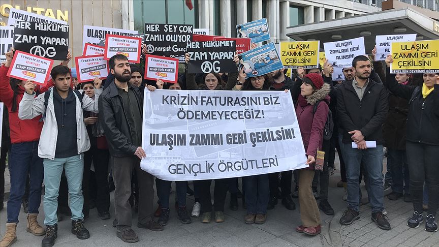 İstanbul’da Öğrencilerden Ulaşım Zammına Protesto!