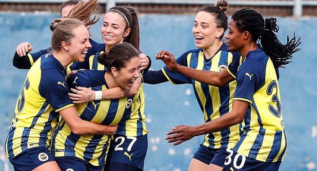 Fenerbahçe’de Kadın Futbol Takımı Tarih Yazıyor