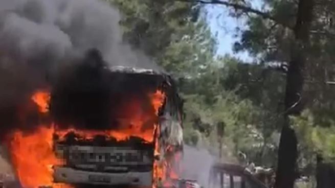 Bir Motor Yangını Daha; Otobüste Çıkan Yangın Ormana Sıçradı!